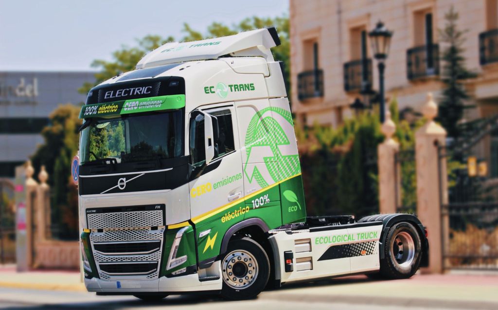 Lee más sobre el artículo Ecotrans rompe barreras: Primer camión eléctrico en Albacete